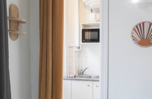 Saint-Ouen Apartment | Cozy Studio with Mezzanine – Near Metro Line 13
