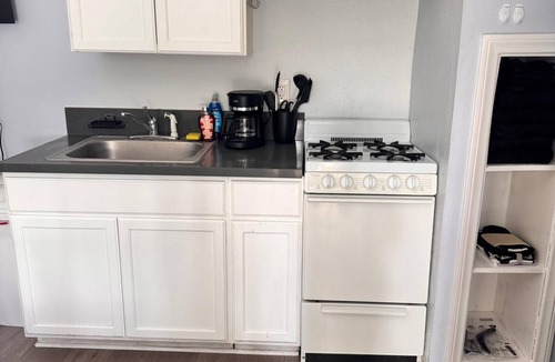 Studio City Apartment | Cozy Studio City Studio Single