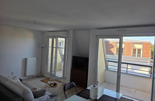 Le Blanc-Mesnil Apartment | Cozy studio with terrace CDG Paris Villepinte