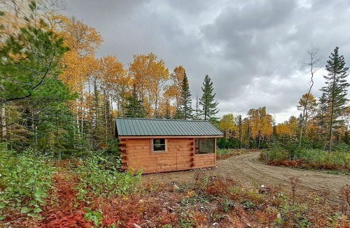Hovland Cabin | Cozy Tiny Cabin - Off-Grid Experience with Sled Dogs Year 'round in Minnesota