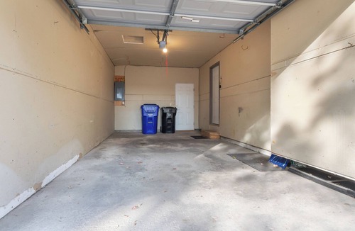 Appleton House | Cozy Townhome w/Garage in Appleton