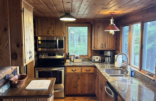 Hayward Cabin | Cozy, Vintage, summer getaway!
