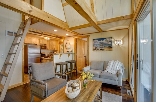 Lodi House | COZY WATERFRONT CABIN, ON SUNSET BAY, LAKE WISCONSIN ! SPRING AND SUMMER FUN !