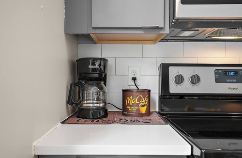 Downtown Minneapolis Apartment | CozySuites in Marquee Studio King with pool & gym