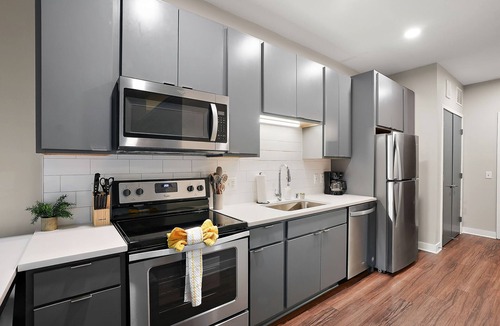 Downtown Minneapolis Apartment | CozySuites in Marquee Studio w/balcony,pool & gym
