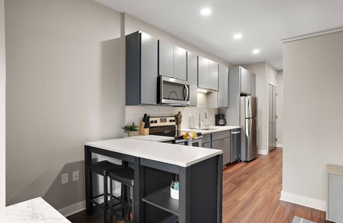Downtown Minneapolis Apartment | CozySuites in Marquee Studio w/balcony,pool & gym