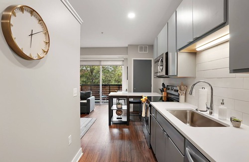 Downtown Minneapolis Apartment | CozySuites in Marquee Studio w/balcony,pool & gym