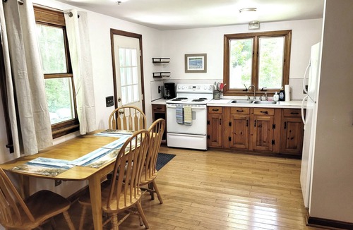 West Brewster Cottage | Cranberry Cottage: 2-bedroom cottage in peaceful Brewster with air conditioning