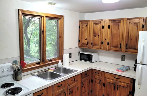 West Brewster Cottage | Cranberry Cottage: 2-bedroom cottage in peaceful Brewster with air conditioning