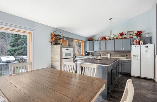 Rapid City House | Creek-side Paradise + Hot Tub + Bar + Sleeps 8 + Black Hills