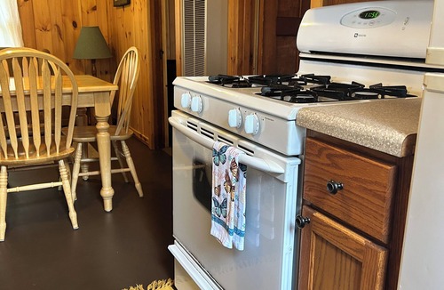 Hazelhurst Resort | Creeks Bend {Cabin 3}