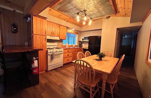 Hazelhurst Cabin | Creekside Oasis {Cabin 10}