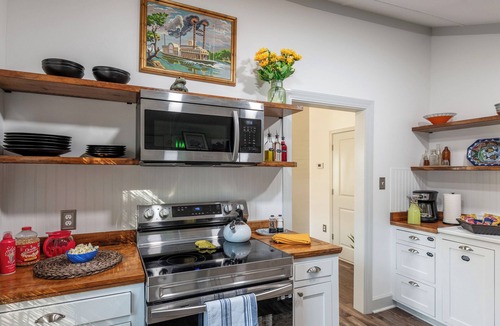 Natchez Cottage | Creole Cottage | 2/1 | Pet Friendly w/Fee, Walk to Downtown, Grill, Washer/Dryer