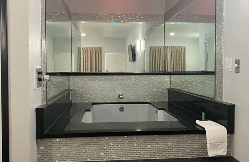 Harbor Hotel | Crescent Inn