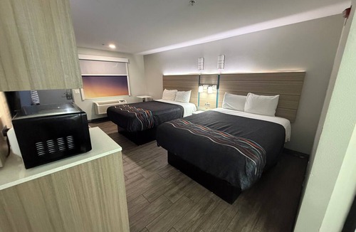 Harbor Hotel | Crescent Inn