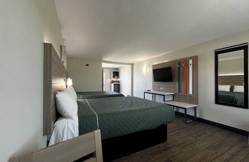 Harbor Hotel | Crescent Inn