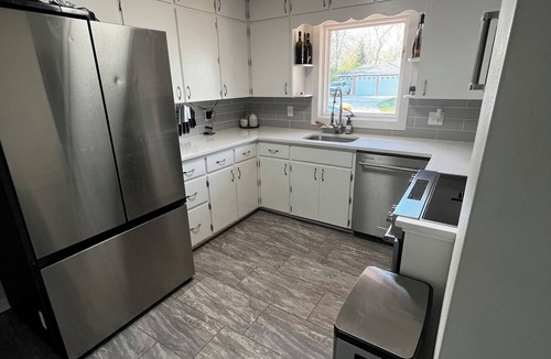 Ames House | Cute 4 Bedroom Home with 2 Gorgeous Bathrooms Close to Stadium
