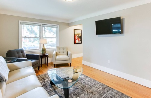 Merriam Park Apartment | Cute midcentury apartment, easy walk to restaurants and light rail