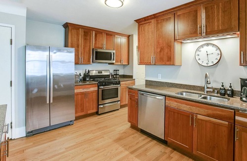 Merriam Park Apartment | Cute midcentury apartment, easy walk to restaurants and light rail