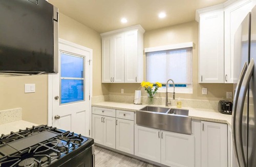 South Redondo Apartment | #D 1-level, 2Bd, 1block to Beach, Esplanade, Shops