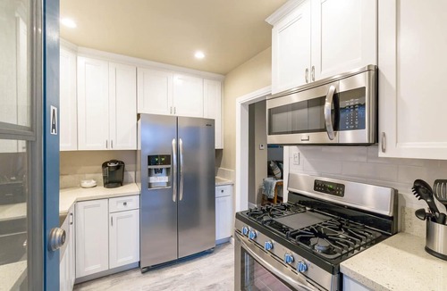 South Redondo Apartment | #D 1-level, 2Bd, 1block to Beach, Esplanade, Shops