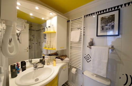 3rd Arrondissement Apartment | D3GD Green Shot
