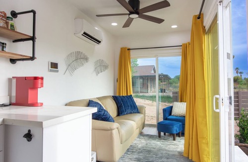 Cornville Cottage | Dark Sky Container Near Sedona Hot Tub & Desert Views