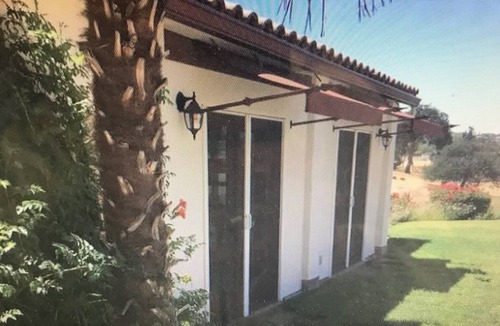 Paso Robles Cottage | Darling Cottage on the edge of a private lake ~ only 5 minutes from town