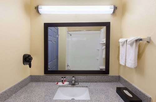 Scotlandville Hotel | Days Inn by Wyndham Baton Rouge Airport