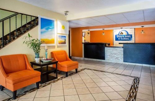 Stevens Point Hotel | Days Inn & Suites by Wyndham Stevens Point