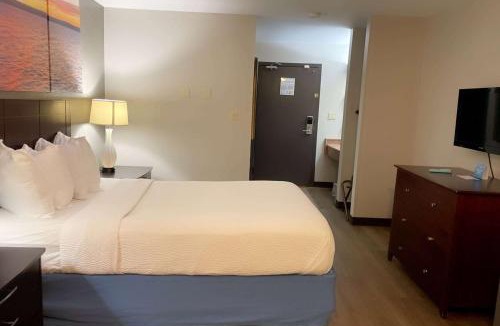 Stevens Point Hotel | Days Inn & Suites by Wyndham Stevens Point