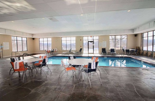Onalaska Hotel | Days Inn & Suites by Wyndham Onalaska/La Crosse