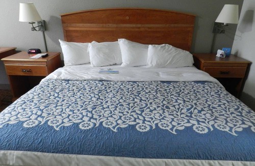 Rhinelander Hotel | Days Inn & Suites by Wyndham Rhinelander