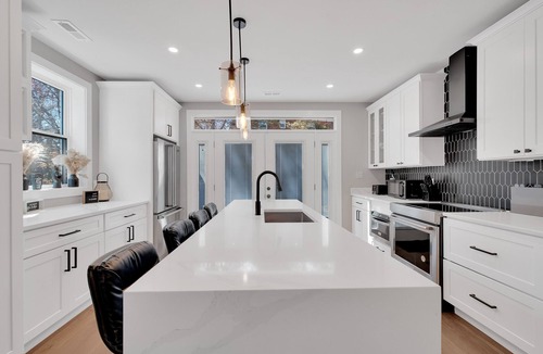 Washington House | DC Family & Group Retreat Sleeps 16+ Luxury Home Boat Charters Free Parking