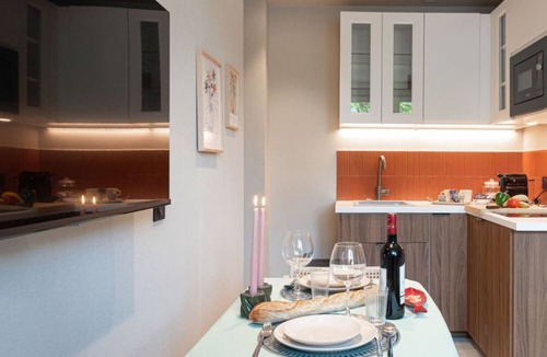 Notre-Dame-des-Champs Apartment | De Montescal - A/C & Hot Tub Studio