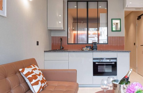 Notre-Dame-des-Champs Apartment | De Montescal AC Hot tub & Central