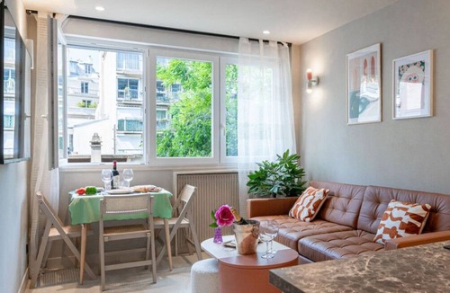 Notre-Dame-des-Champs Apartment | De Montescal AC Hot tub & Central
