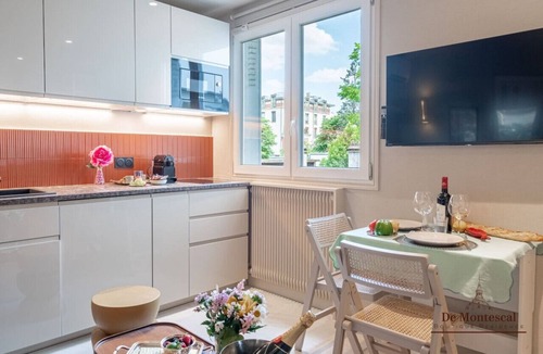Notre-Dame-des-Champs Apartment | De Montescal - Cosy Central with A/C