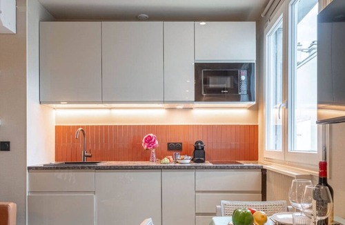 Notre-Dame-des-Champs Apartment | De Montescal - Cosy Central with A/C