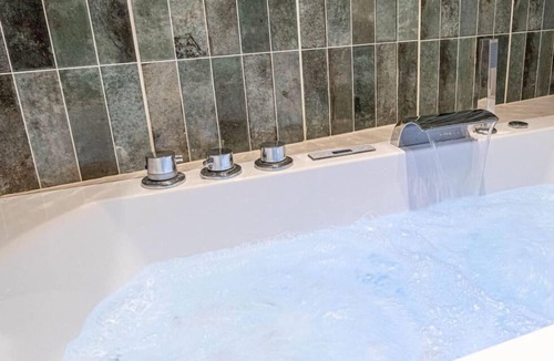 Notre-Dame-des-Champs Apartment | De Montescal - Hot tub & A/C Apartment