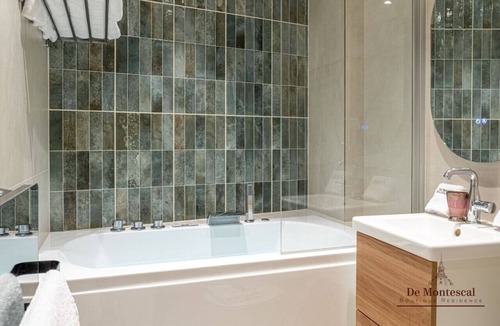 Notre-Dame-des-Champs Apartment | De Montescal - Hot tub & A/C Apartment
