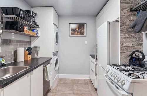 Historic District Apartment | Dean Street's Lower Deck House!