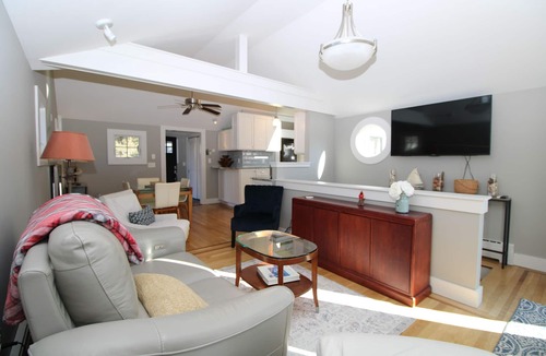 Orleans Cottage | Decadent Renovated Cottage With Private Yard (2428)