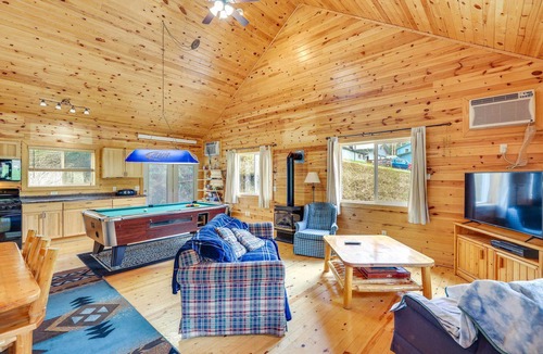 Deadwood Cabin | Deck + BBQ: Pet-Friendly Cabin Near Sturgis Rally