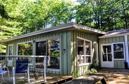 Woodruff House | Decompression Zone: Peaceful Retreat with Lake View