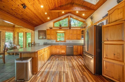 Mountainside House | Deep Creek Retreat | 5BR + Hot Tub + Game Room