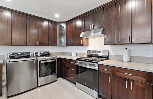 Los Angeles Apartment | Delightful 2-bedroom apartment with AC in Los Angeles