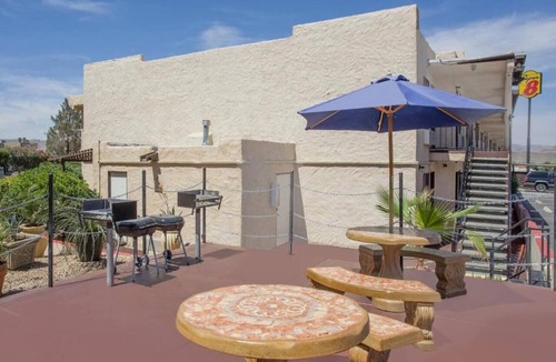 Barstow Apartment | Deluxe King Bed|Non smoking