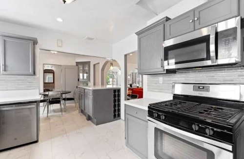 Carthay Circle Bed & Breakfast | Deluxe VRBO