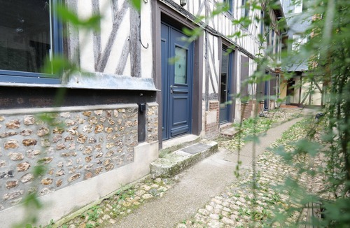 Pont-Audemer House | Demeure Normande 1620 - Colombages & Caractère - Town center